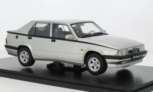 Alfa Romeo 75, silber, 1991, 1:18, Triple 9 Collection