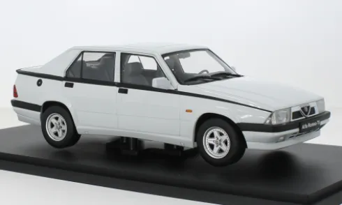 Alfa Romeo 75, weiss, 1991, 1:18, Triple 9 Collection