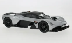 Aston Martin Valkyrie, silber/schwarz, 2022, 1:18, Maisto
