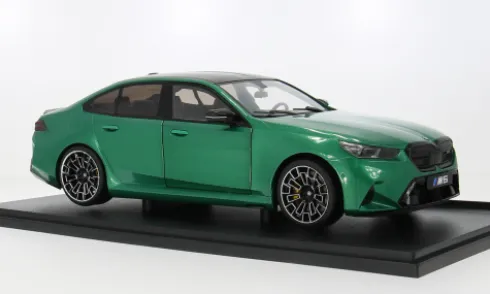 BMW M5 (G90), grün, 2025, 1:18, Solido