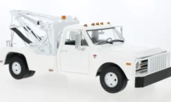 Chevrolet C-30 Dually Wrecker, weiss, 1968, 1:18, Greenlight