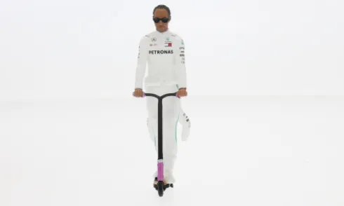 Figur Hamilton skate scooter, 2016, 1:18, Cartrix