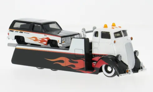 Ford Coe Flatbed, weiss/Dekor, 1979, 1:64, Maisto