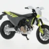 Husqvarna Husky 701 Supermoto, schwarz/weiss, 2023, 1:18, Maisto