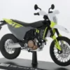 Husqvarna Husky 701 Supermoto, schwarz/weiss, 1:12, Maisto