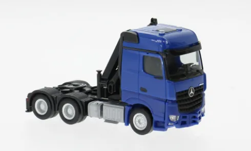 Mercedes Arocs, blau, Bigspace Zugmaschine 3achs mit Ladekran, 1:87, Herpa