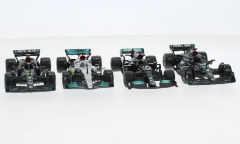 Mercedes 4er Set: Mercedes AMG Formula 1, Formel 1, Mercedes AMG Petronas Formula One Team, Petronas, 1:43, Bburago