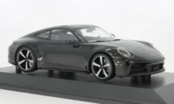 Porsche 911 (992.2) Carrera Coupe, schwarz, 2024, 1:18, Minichamps