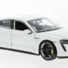 Porsche Taycan Turbo S, weiss, 1:24, Welly