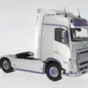 Volvo FH Globetrotter XL, silber/violett, 1:24, Solido