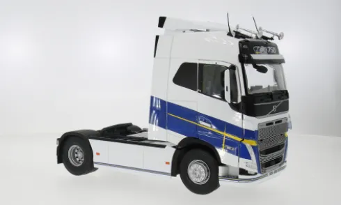 Volvo FH16 Globetrotter XL, weiss/blau, 1:24, Solido