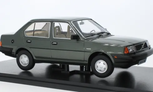 Volvo 340, grün, 1987, 1:18, Triple 9 Collection