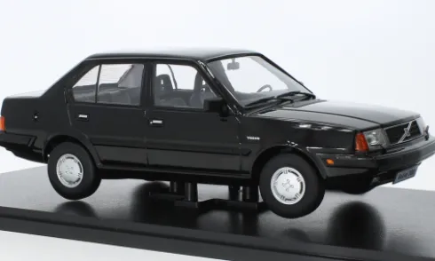 Volvo 360, schwarz, 1987, 1:18, Triple 9 Collection