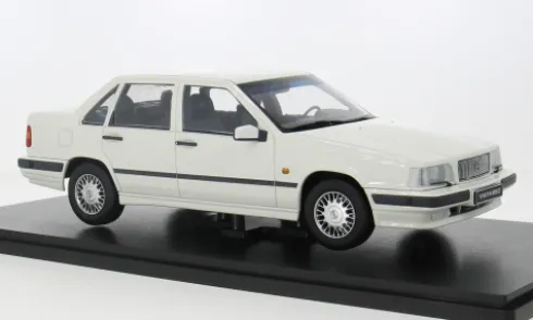 Volvo 850, weiss, 1993, 1:18, Triple 9 Collection